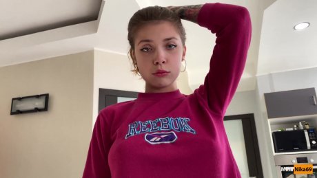 Сестра искала резинку, а нашла стояк брата — и села на него без лишних слов 😈🩲