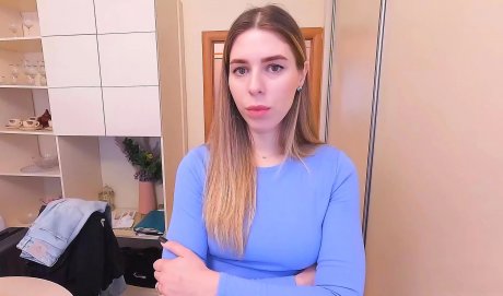 Мачеха попалась на звонке любовнику — и отрабатывает минетом, а потом и киской