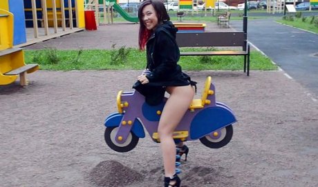 Не поступила в мед — зато стала порноактрисой: русская девочка мечтает попасть в Brazzers