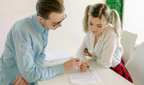 Экзамен не сдала — но в постели отличница: саратовская студентка предпочитает хуй вместо учебника