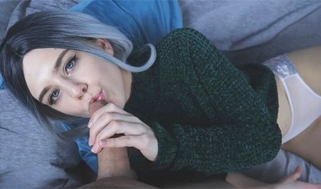 Русская милашка обожает сосать и трахаться — она из тех, кого трахают и снимают на домашнее видео!