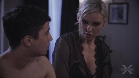 MILF помогает пасынку сбросить лишнее напряжение — отсос, сиськи и слив в рот без предупреждения! Мамочка помогла сыну кончить с русской озвучкой!