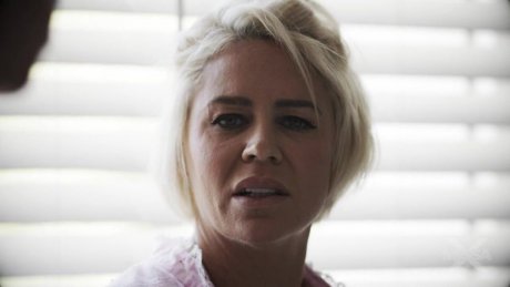 Подруга мачехи устроила пасынку свидание с мачехой… прямо в спальне! 19 летний пасынок всунул мачехе поздно ночью с русской озвучкой!