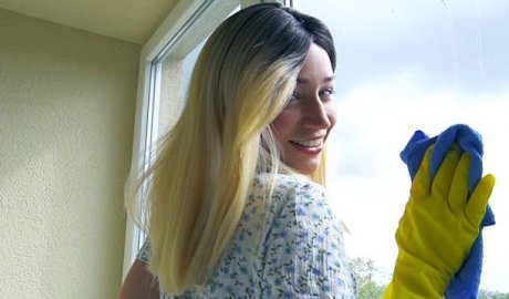 Она предложила убраться у парня в квартире — и получила в награду горячий трах и мощный стояк вместо оплаты