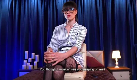 Мамочка застукала пасынка за дрочкой — и сама подставила киску для полноценного трахача!