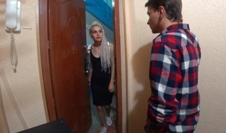 Подруга не застала хозяйку, но получила анальный секс от её парня и уехала довольная!