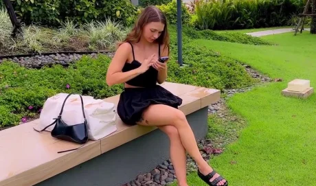 Русская красавица знакомится с парнем в новом городе и трахается с ним всю ночь!