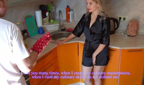 Русская жена находит себе ебыря, пока муж-дебил из Саратова залипает!